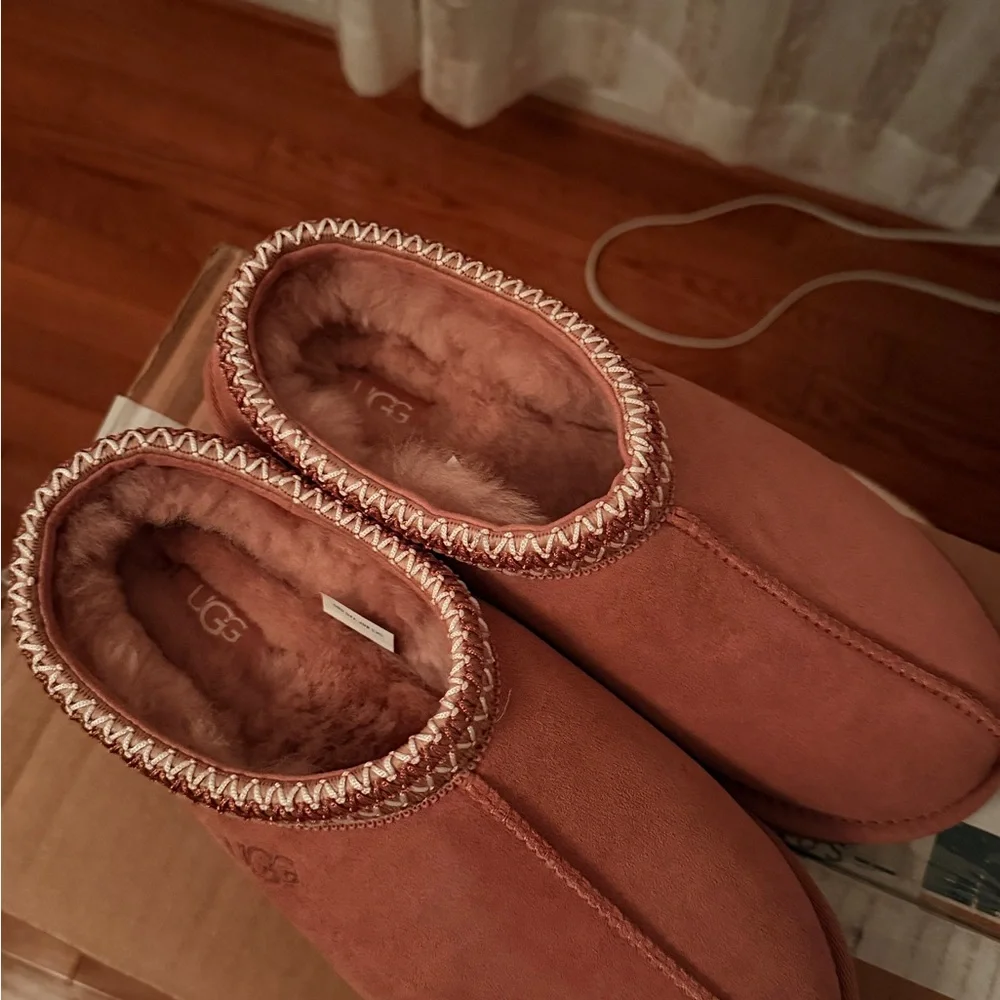 UGG Women's Dusty Rose Slippers Brand New - Picture 4 of 5